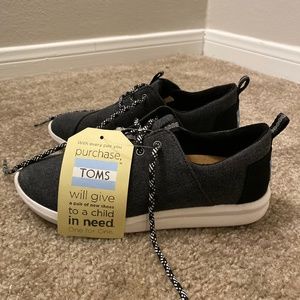 TOMS NWT Del Rey Size 6